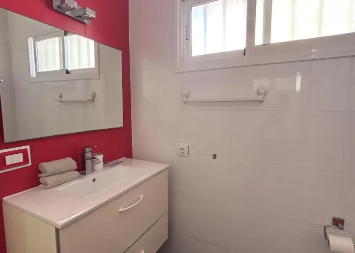 דירה Sea & Pool Hideaway אדחה