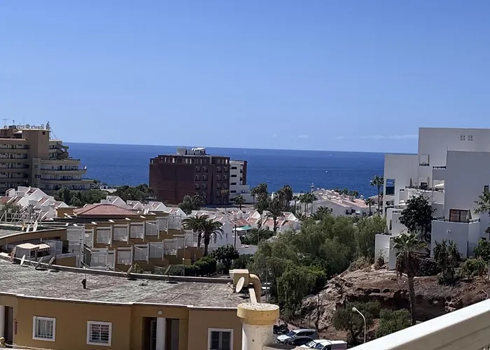 Sea & Pool Hideaway אדחה