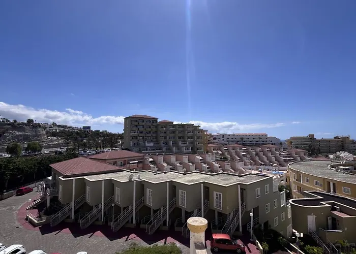 Sea & Pool Hideaway דירה אדחה