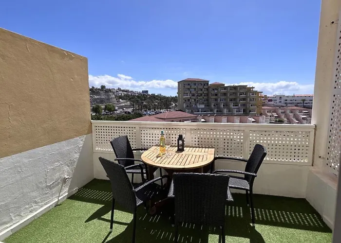 Sea & Pool Hideaway דירה *