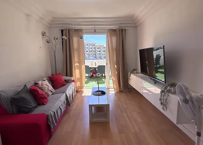 דירה Sea & Pool Hideaway