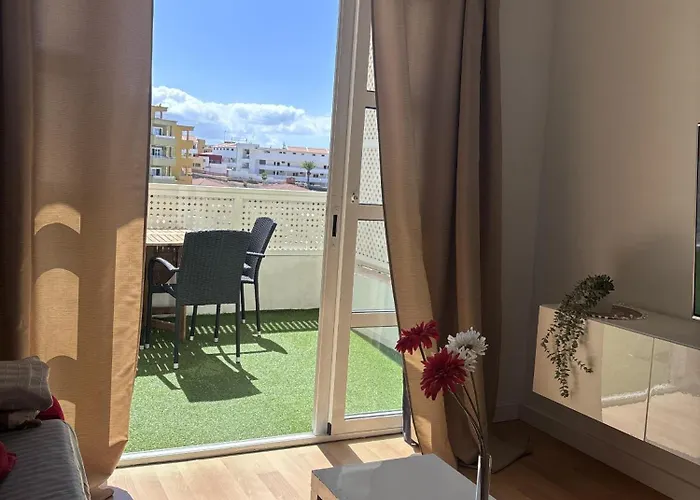 דירה Sea & Pool Hideaway