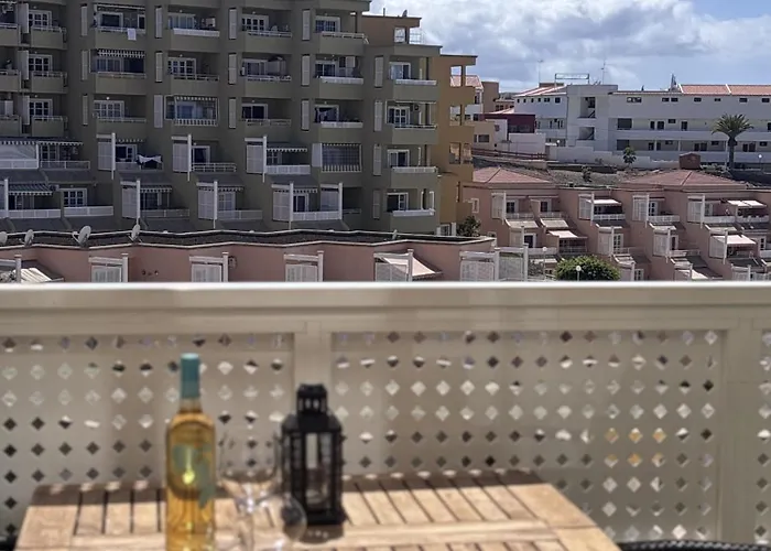 Sea & Pool Hideaway Apartment *