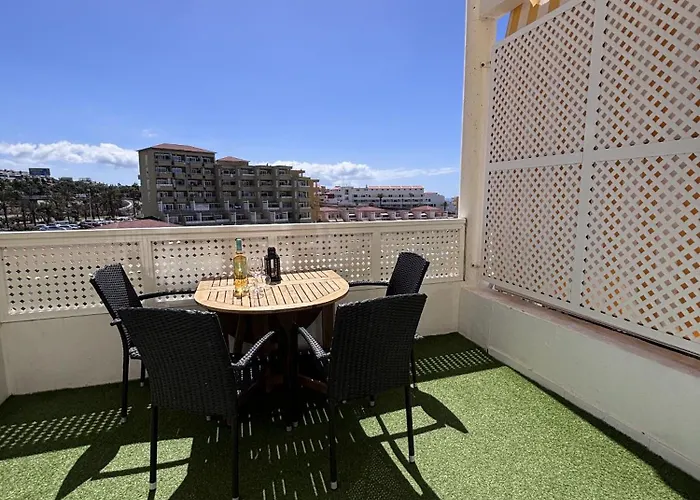 Sea & Pool Hideaway Apartment